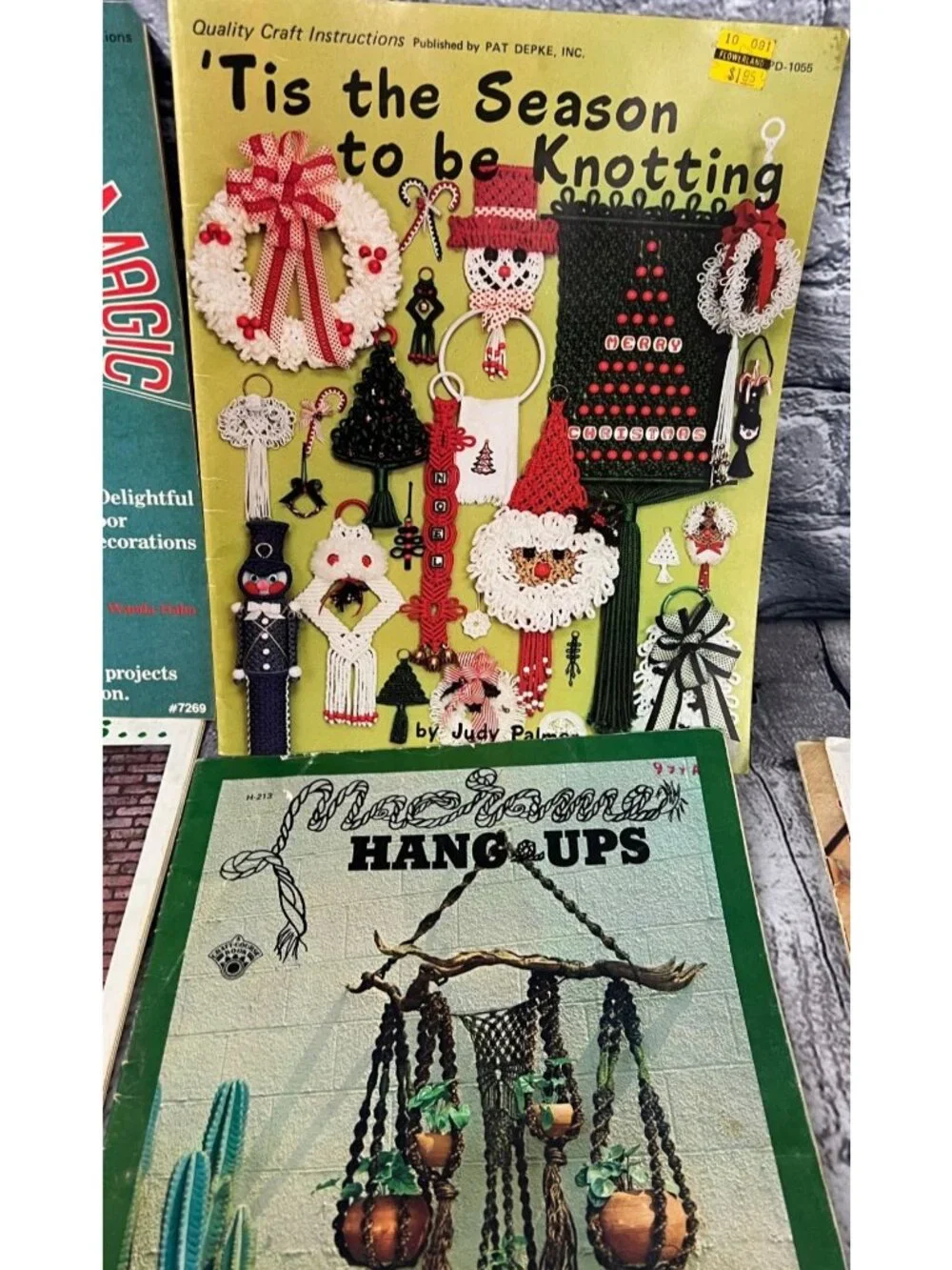Vintage Macrame Pattern Books Handbags Plant Hangers Christmas Lot of 10 - Picture 4 of 14